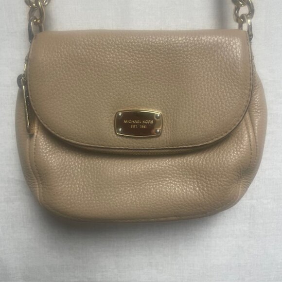 Michael Kors Bedford Tan Leather Flap Crossbody Bag - Adjustable Shoulder Strap - Picture 2 of 16